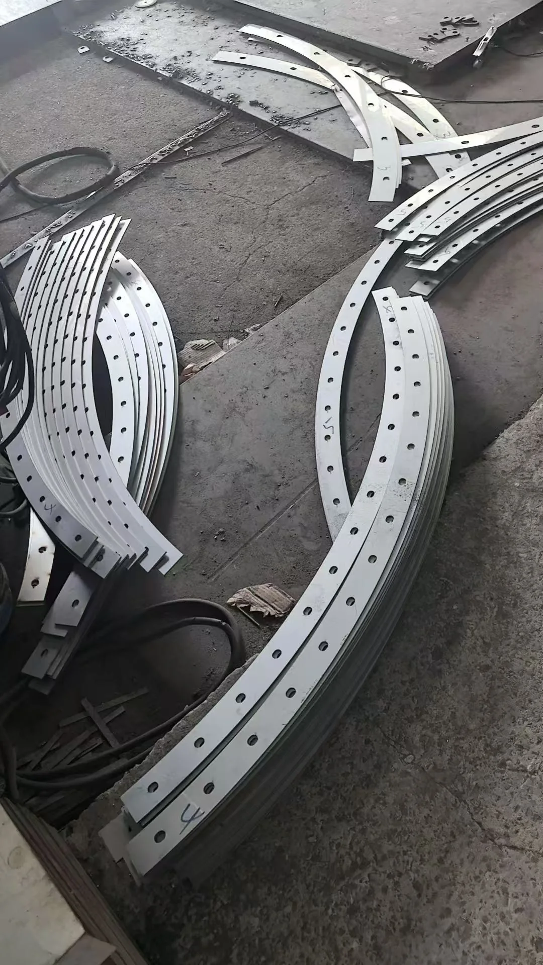 Placa curva perforada / segmento de brida